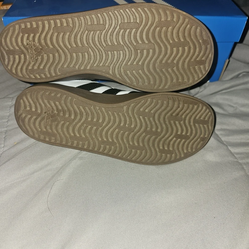 Adidas Kids White and Black Sneakers with Brown Sole - Picture 6 of 7